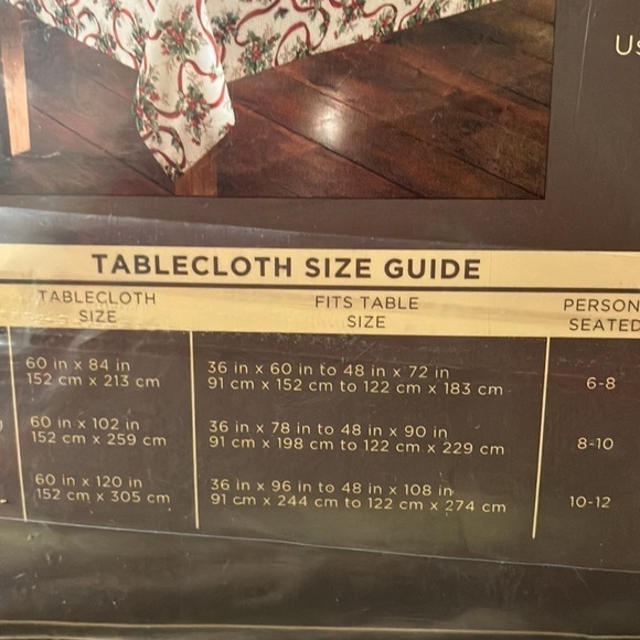 VINTAGE TRIM A HOME HOLLY LEAVES, BERRIES & RED RIBBON CHRISTMAS TABLECLOTH - Picture 6 of 9